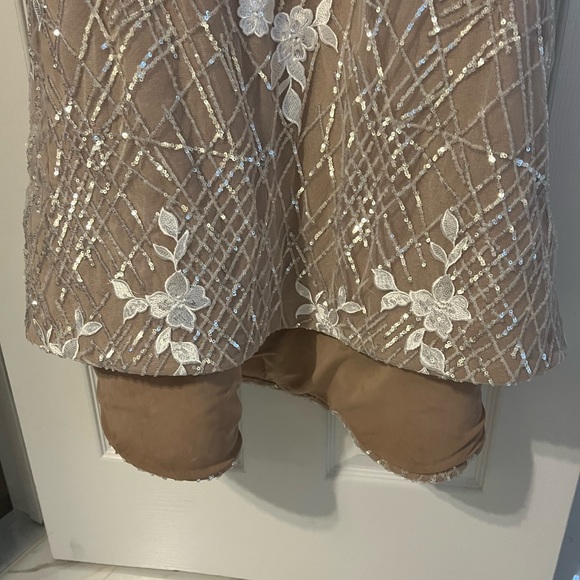 Porta and Scarlett Gown - Picture 4 of 6